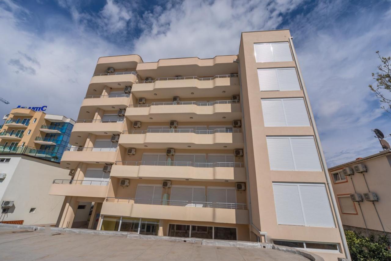 Apartments Добра вода Екстериор снимка