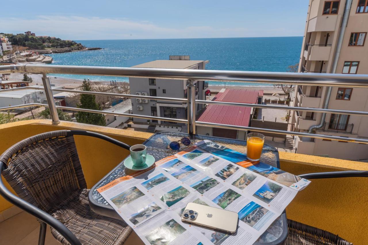 Apartments Добра вода Екстериор снимка
