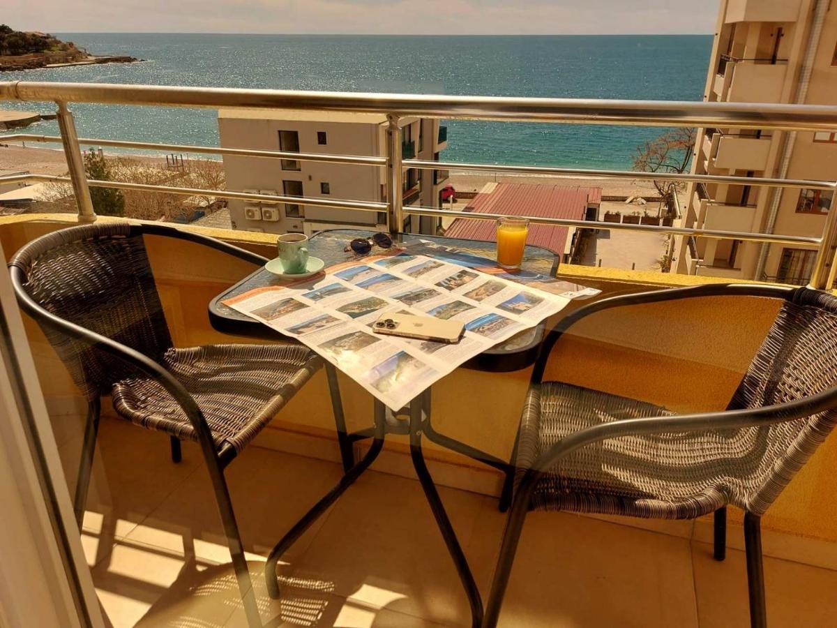 Apartments Добра вода Екстериор снимка