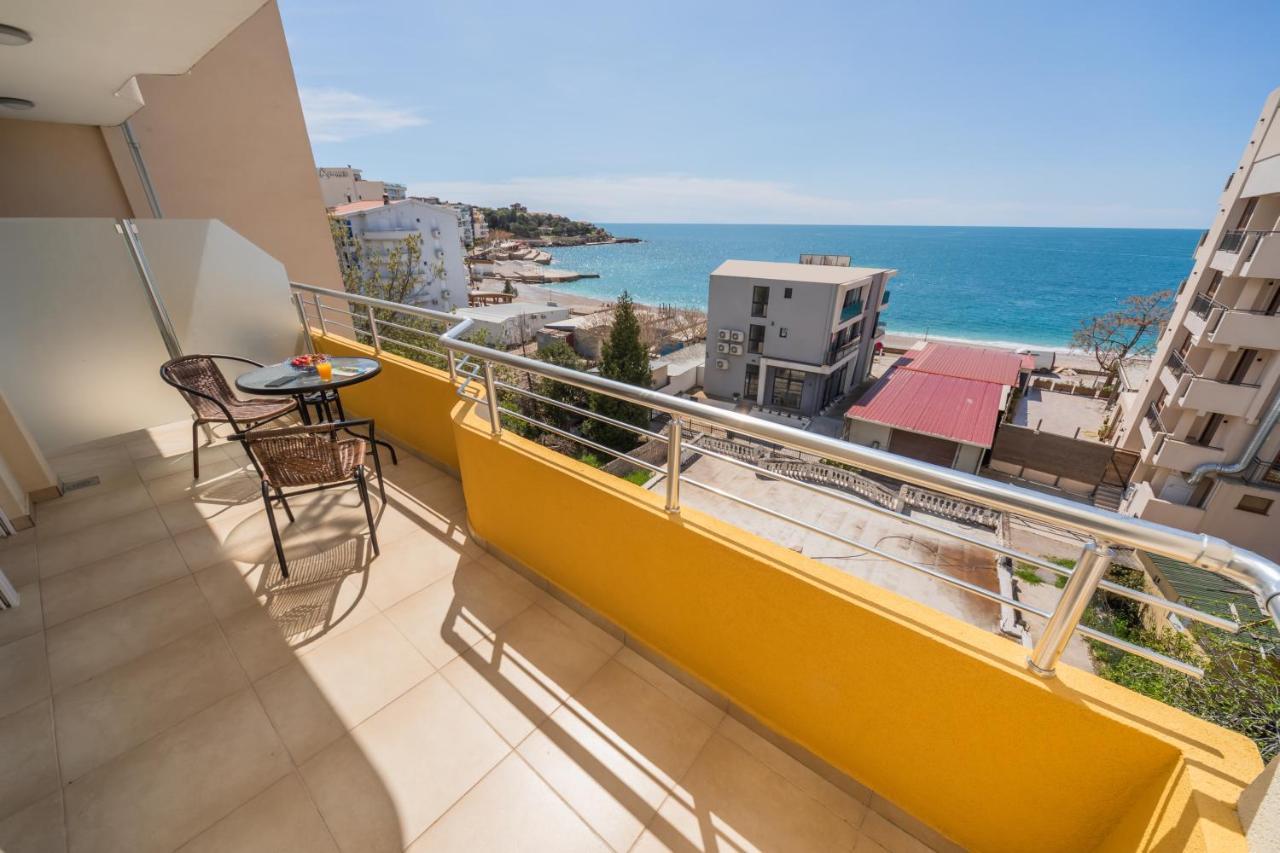Apartments Добра вода Екстериор снимка