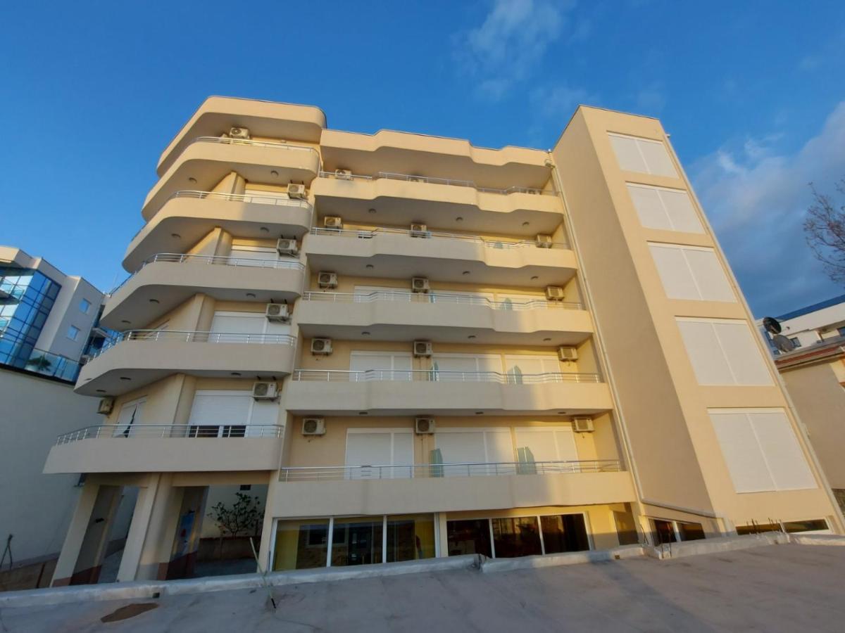Apartments Добра вода Екстериор снимка