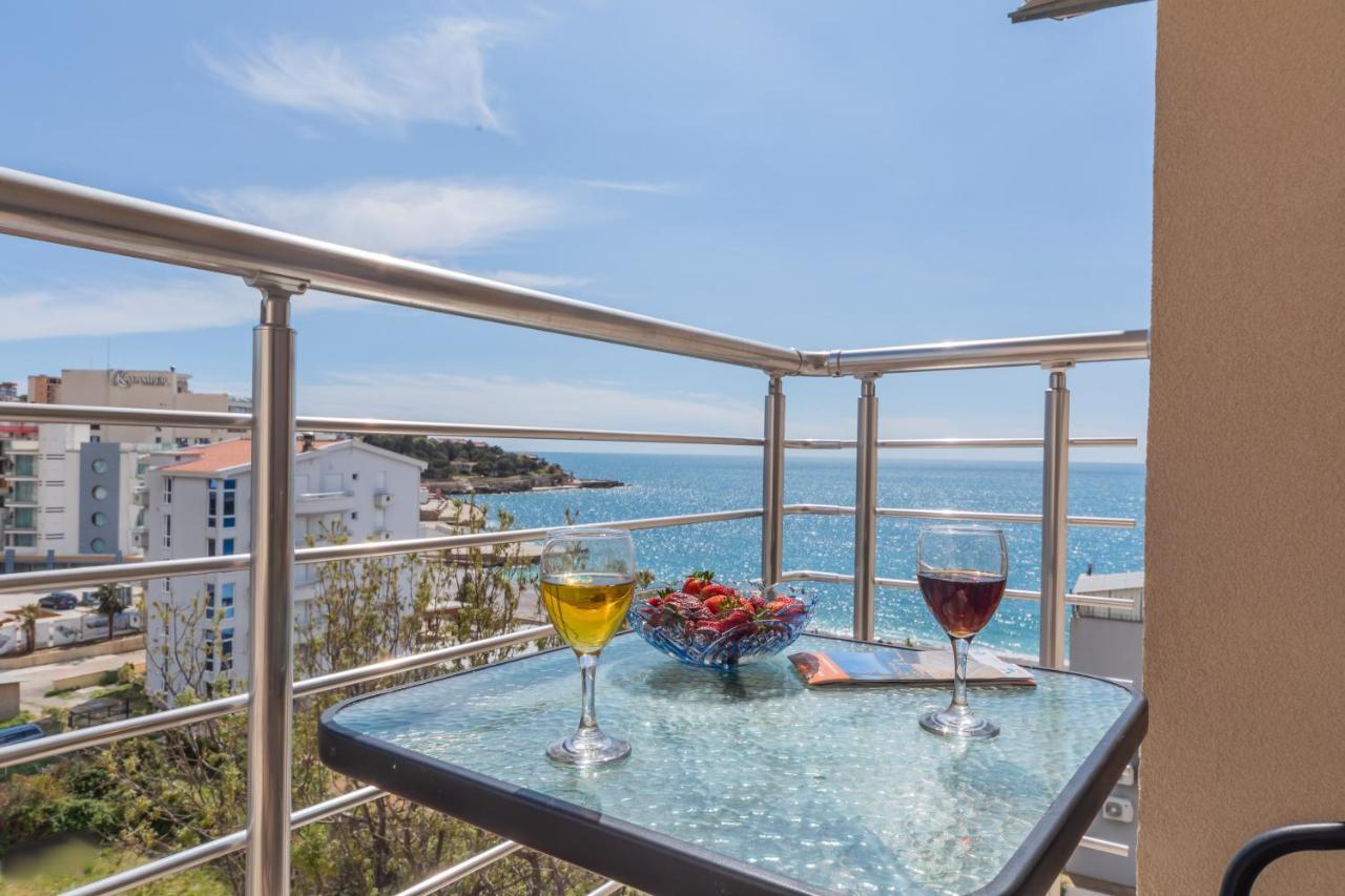 Apartments Добра вода Екстериор снимка