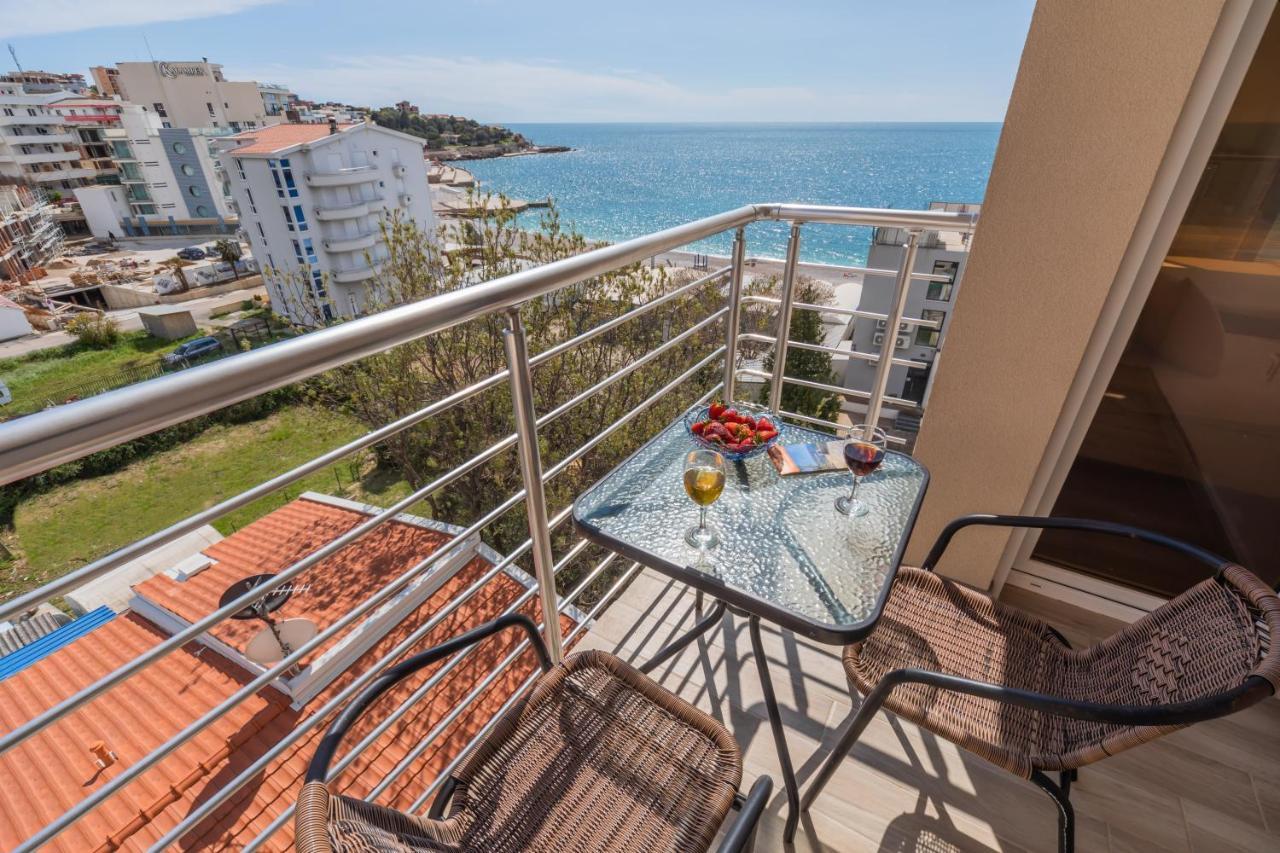 Apartments Добра вода Екстериор снимка