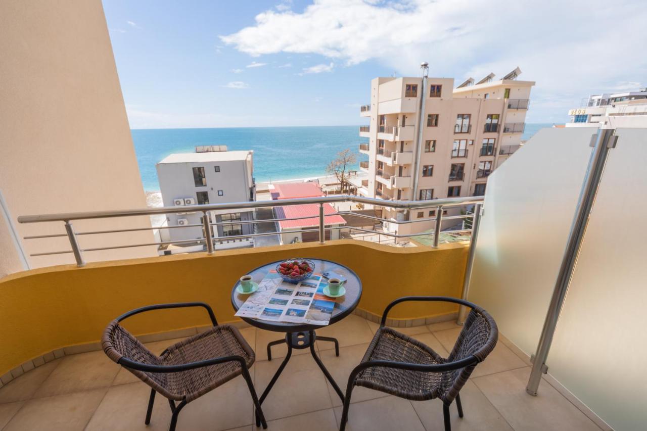 Apartments Добра вода Екстериор снимка