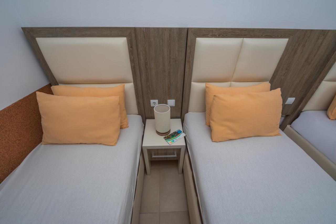 Apartments Добра вода Екстериор снимка