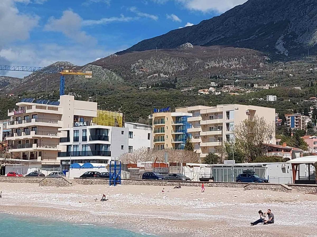 Apartments Добра вода Екстериор снимка