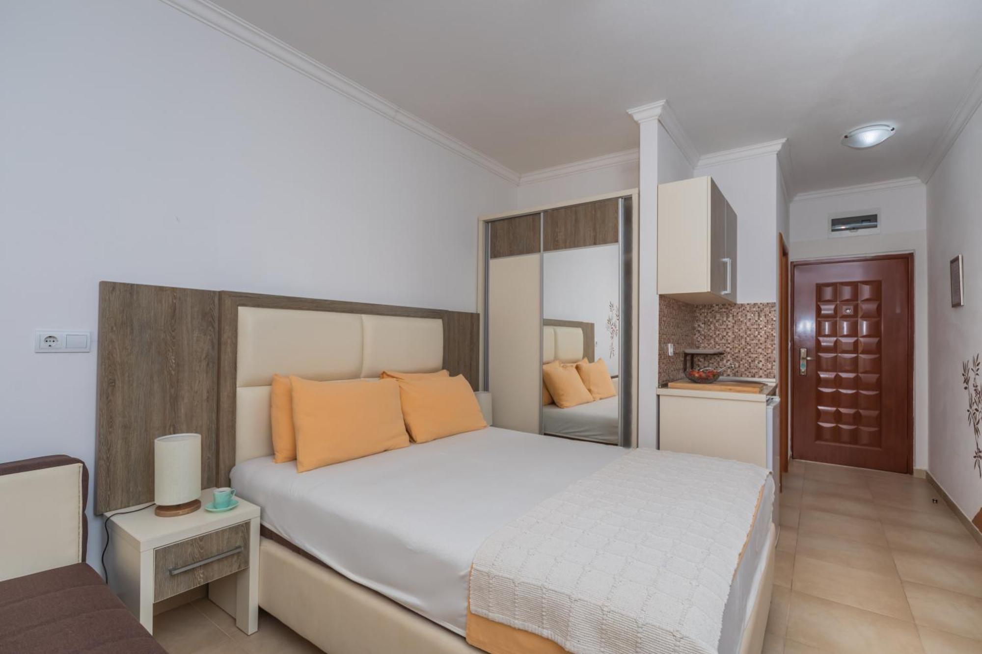 Apartments Добра вода Стая снимка