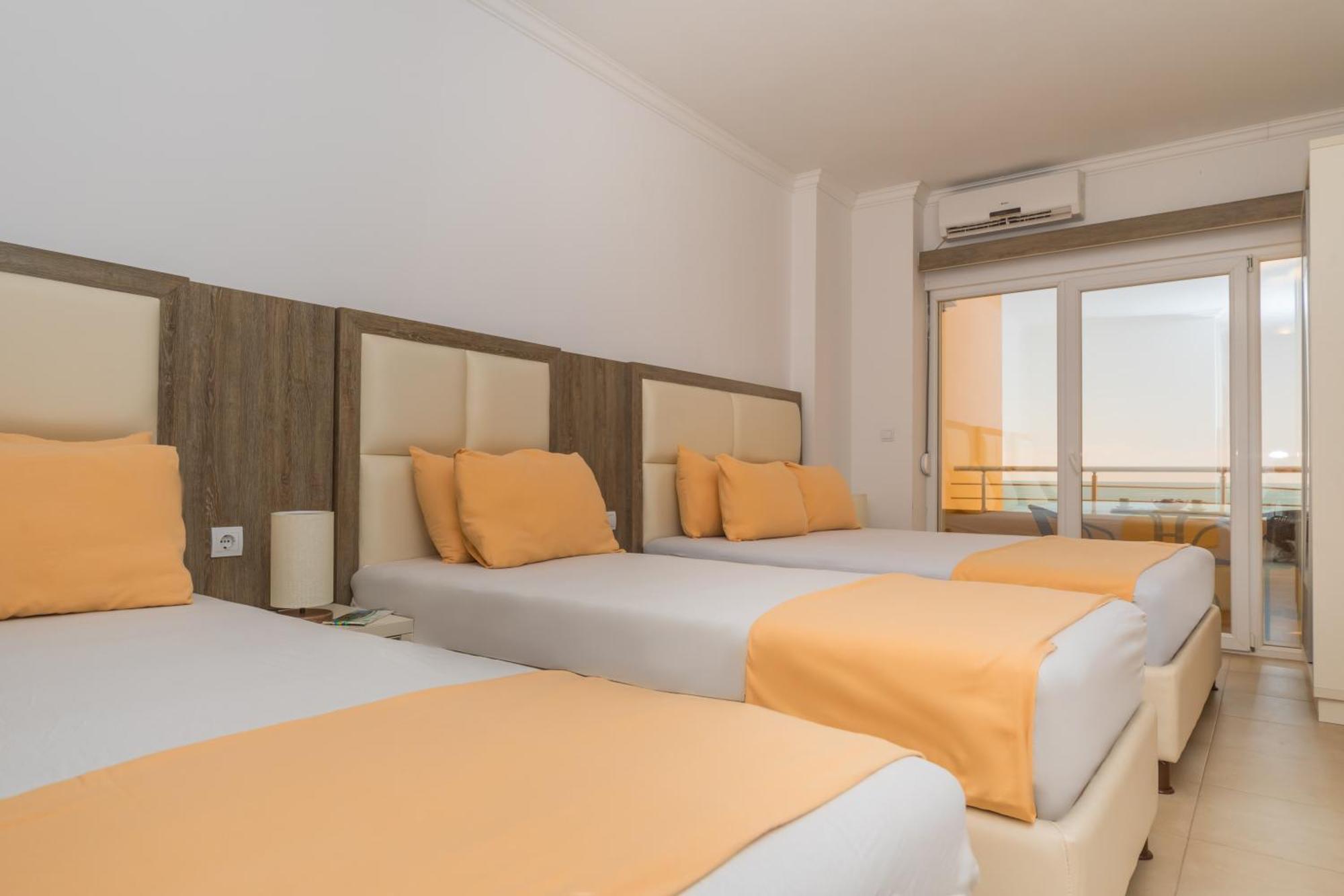 Apartments Добра вода Стая снимка